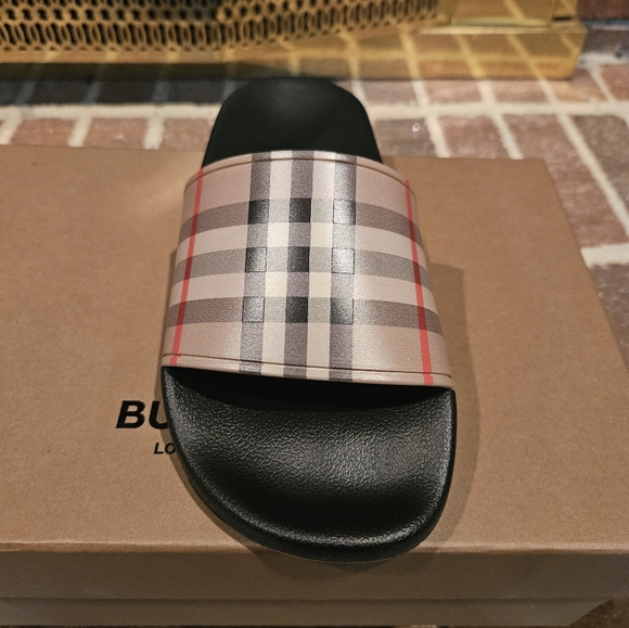 Burberry Poolside Flip Flops - Picture 8 of 9